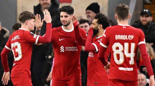 包含利物浦主场气氛火爆，球迷助威成强大后盾的词条