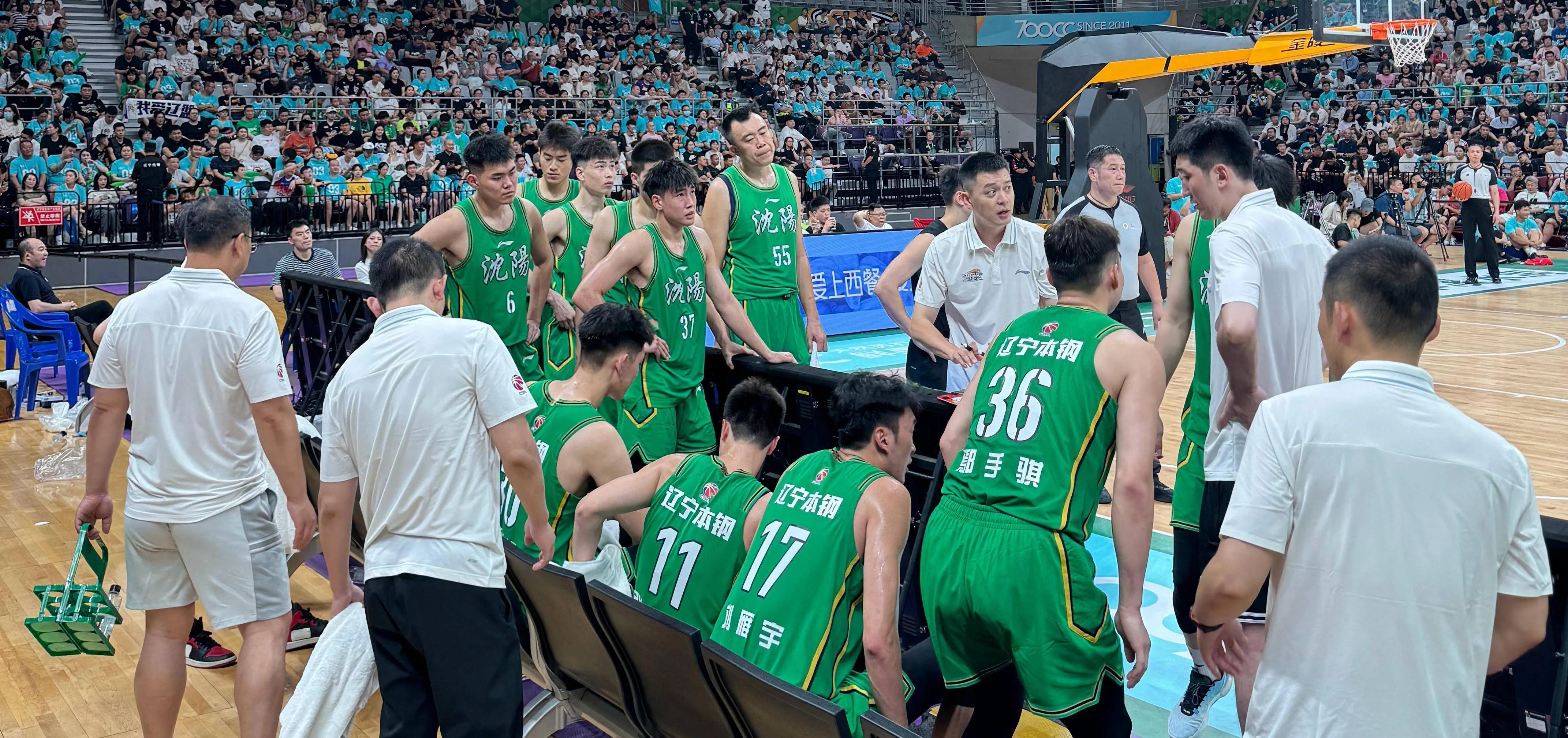 包含在吉林队赛场上演CBA季后赛，爆冷，引发球迷泪目的词条