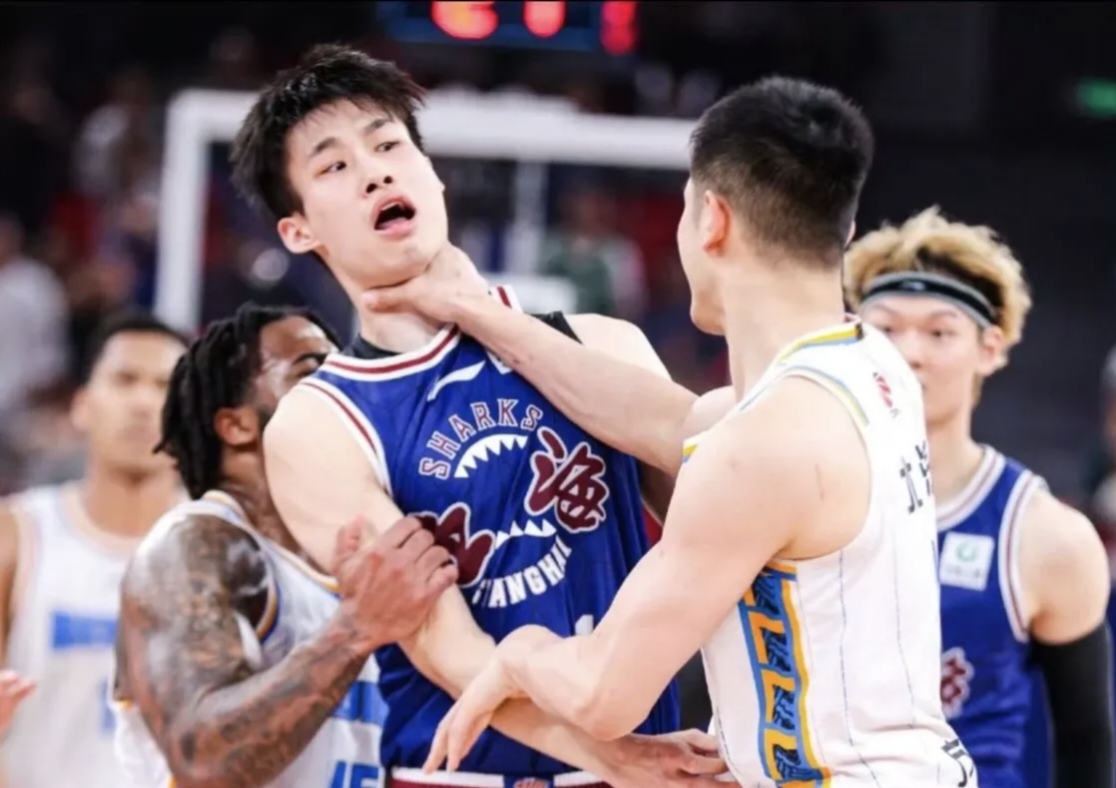 华体会竞技-包含上海队在CBA季后赛中打出三杀，被誉为观众齐声高喊的词条