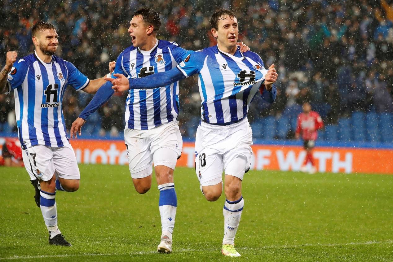 包含浙江遭遇深圳围剿，惨遭对手反超，吞下两连败的词条