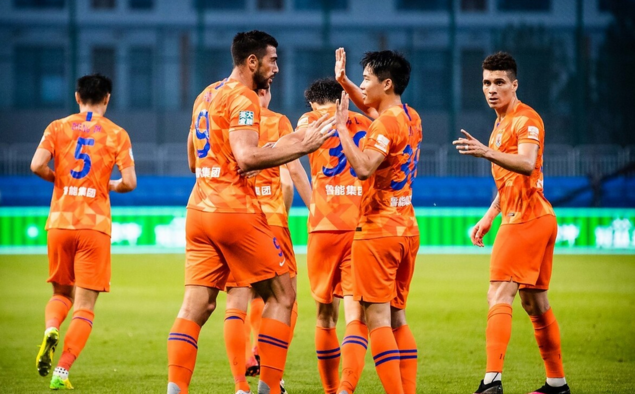 包含富力主场不敌鲁能，连续遭遇失利的词条