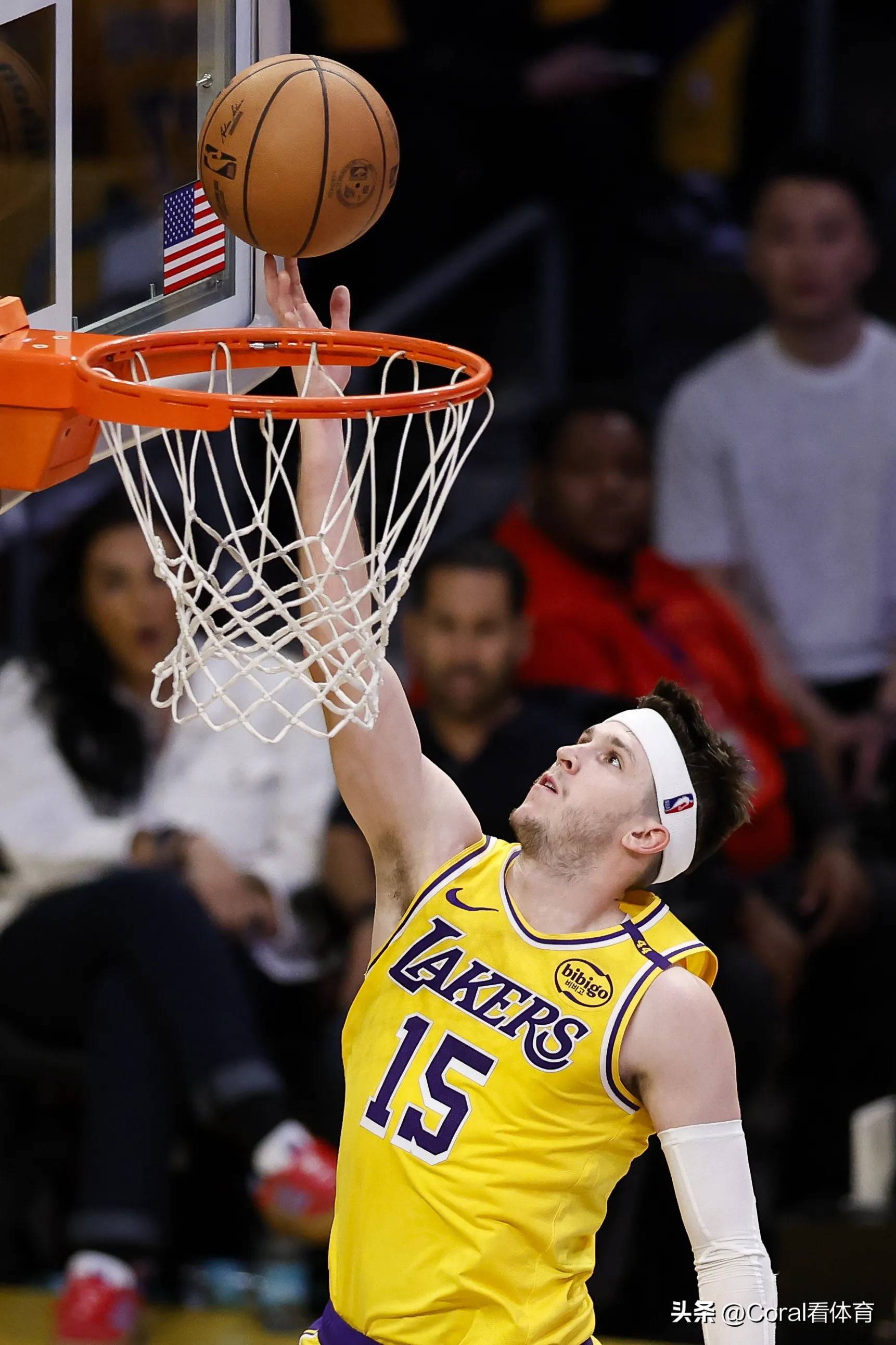 老鹰在主场逆转公牛，收获两连胜的简单介绍