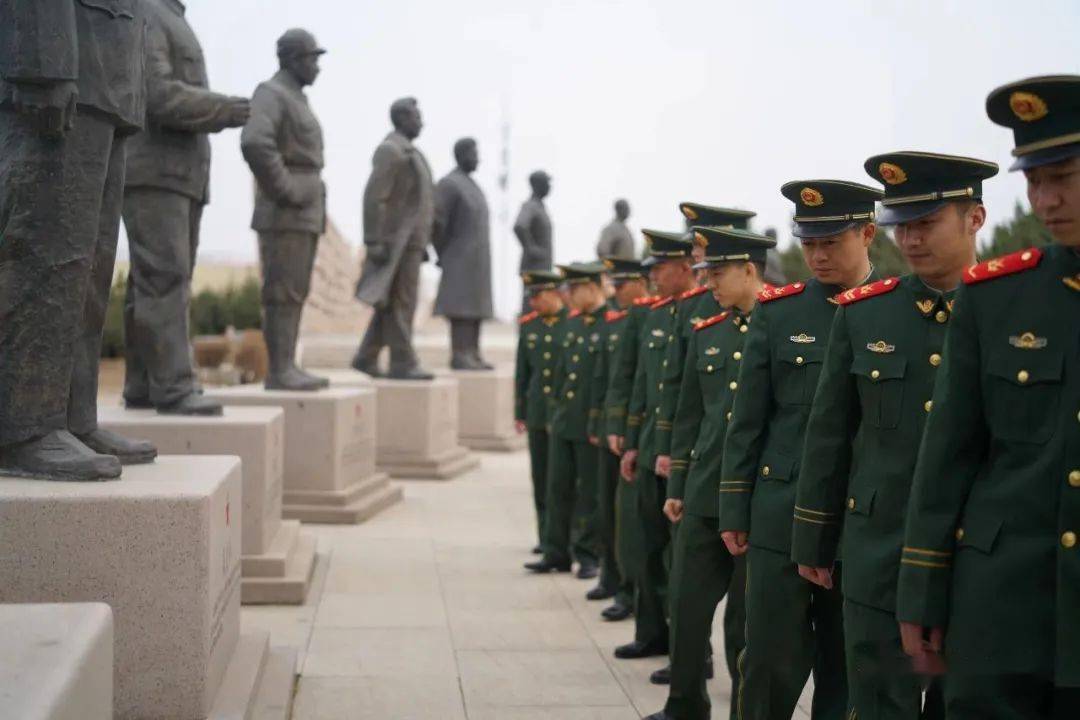 追寻胜利的道路，球队奋勇向前