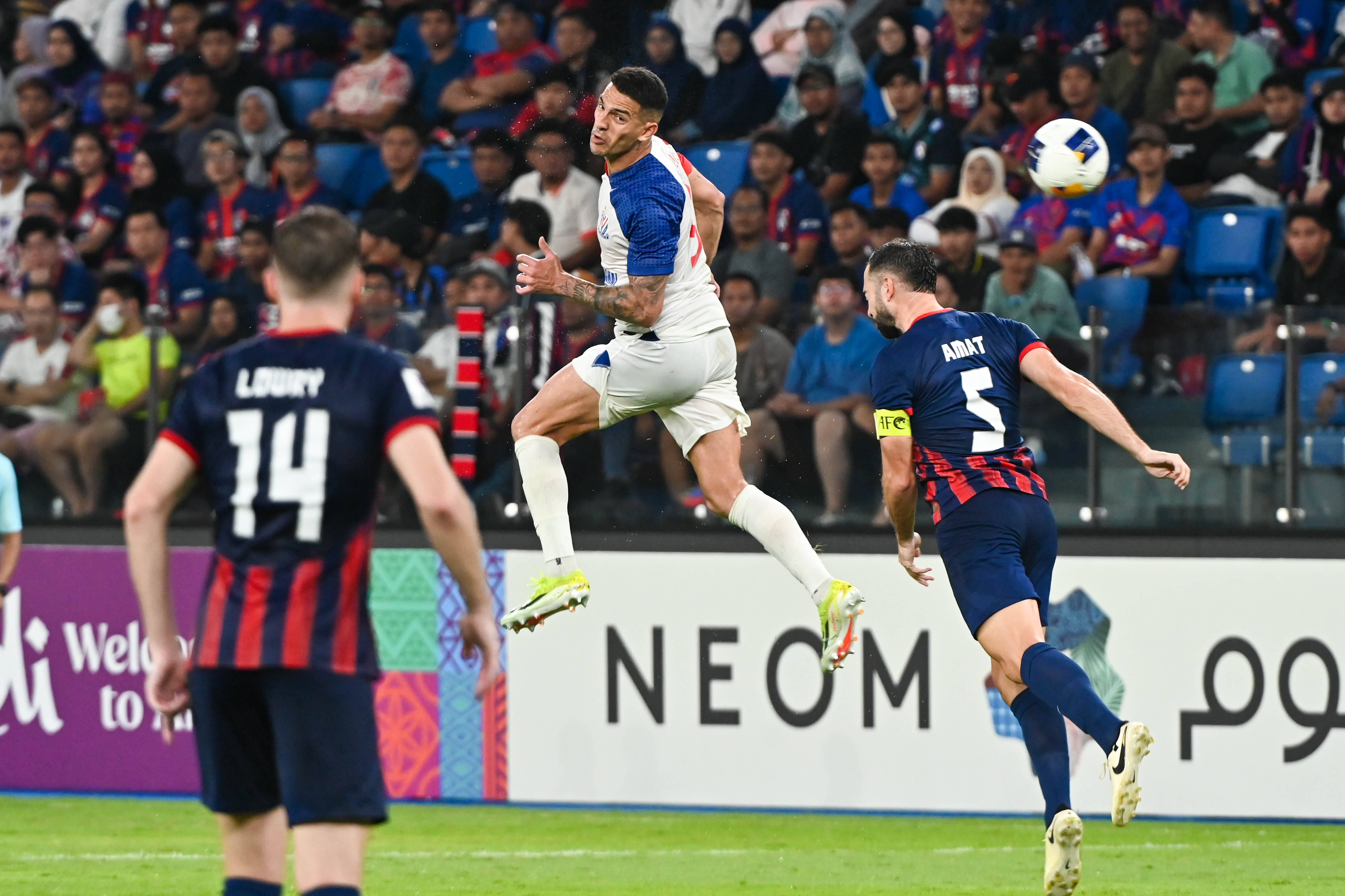 华体会活动-足球世界杯预选赛开打，球员集结备战