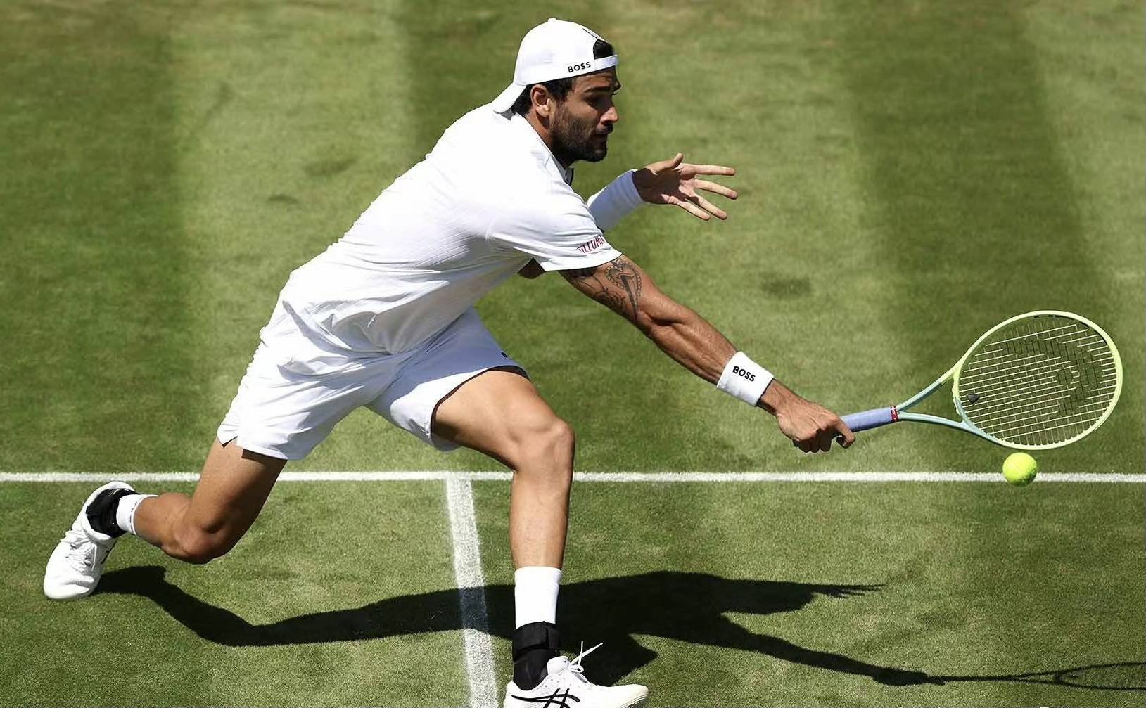 球员训练精进，面对困境态度坚定