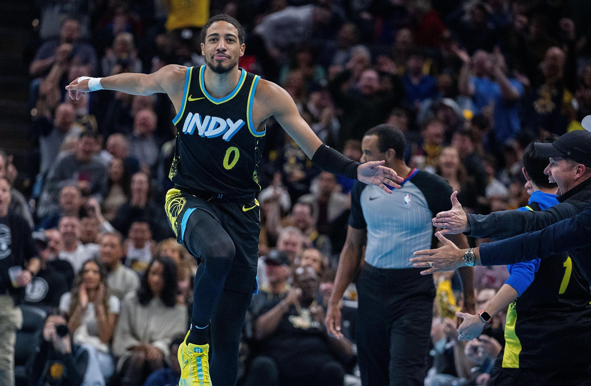 包含热火不敌凯尔特人遭逆转，步行者出局的词条