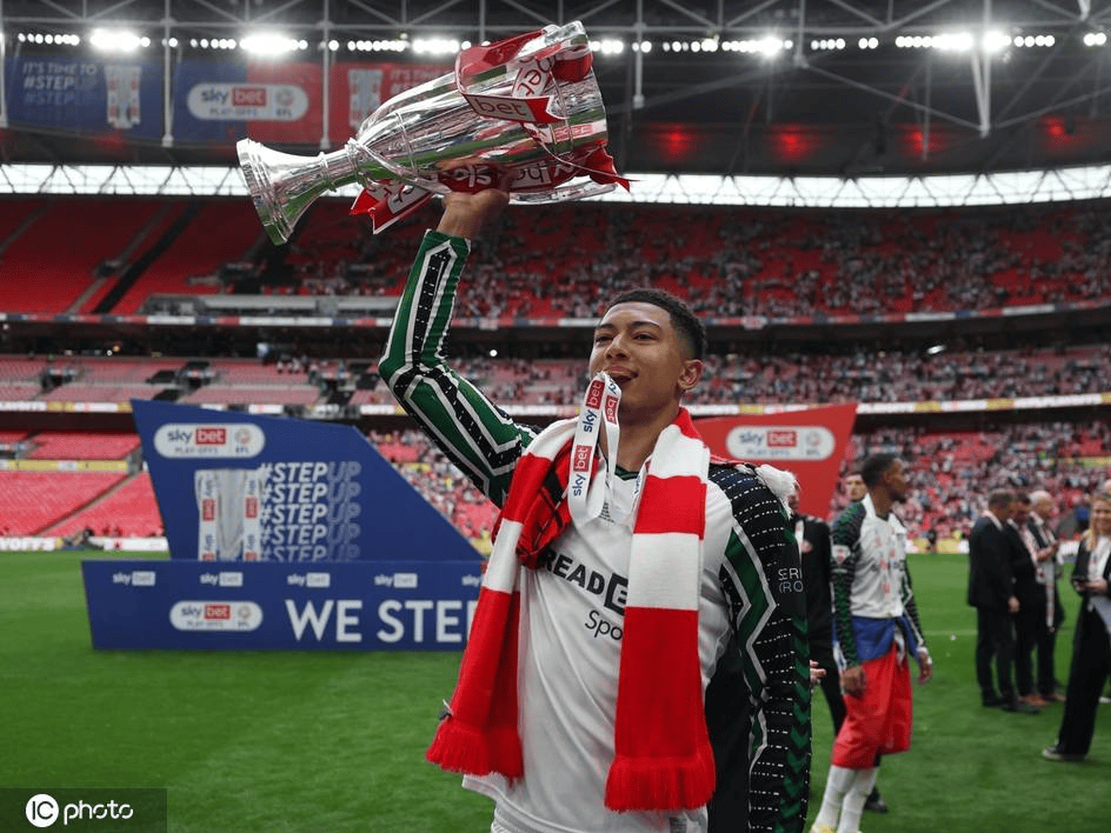 华体会在线登录-多特蒙德队中场球员欲加盟英超球队的简单介绍