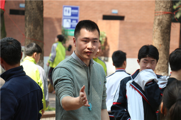 包含激情比赛：胜者为王败者谢幕的词条