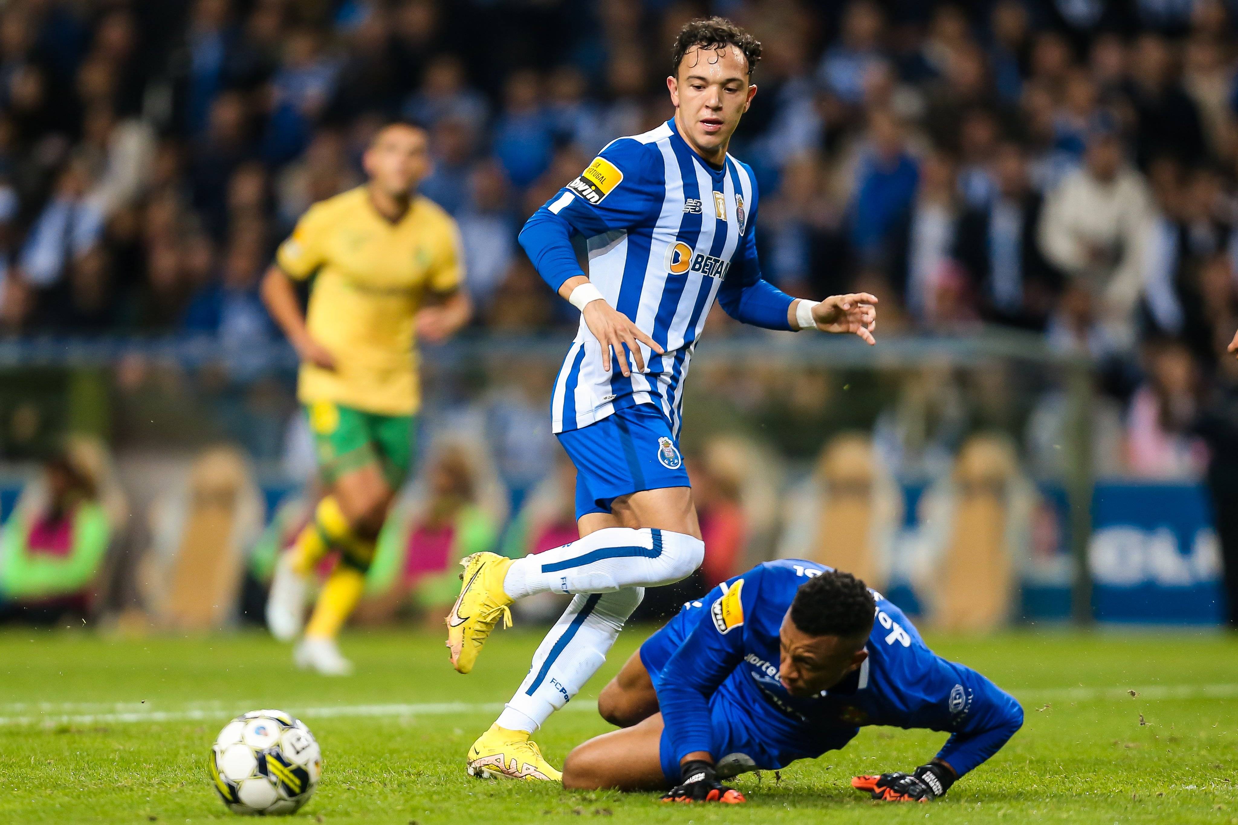 塞尔维亚1-0小胜波黑，葡萄牙客场逼平克罗地亚的简单介绍