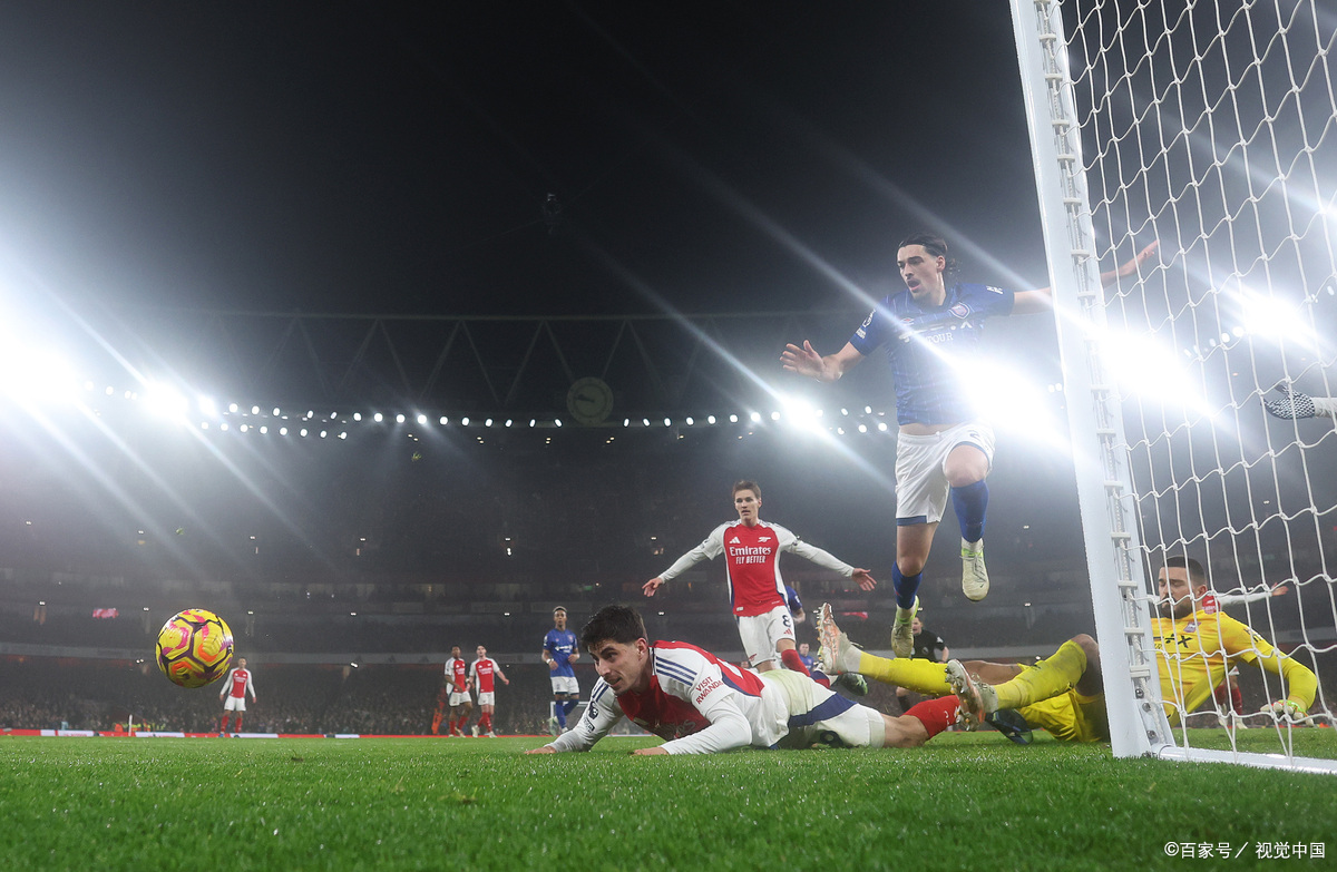 华体会网站入口-热血激情：球场上的战斗正酣畅淋漓的简单介绍