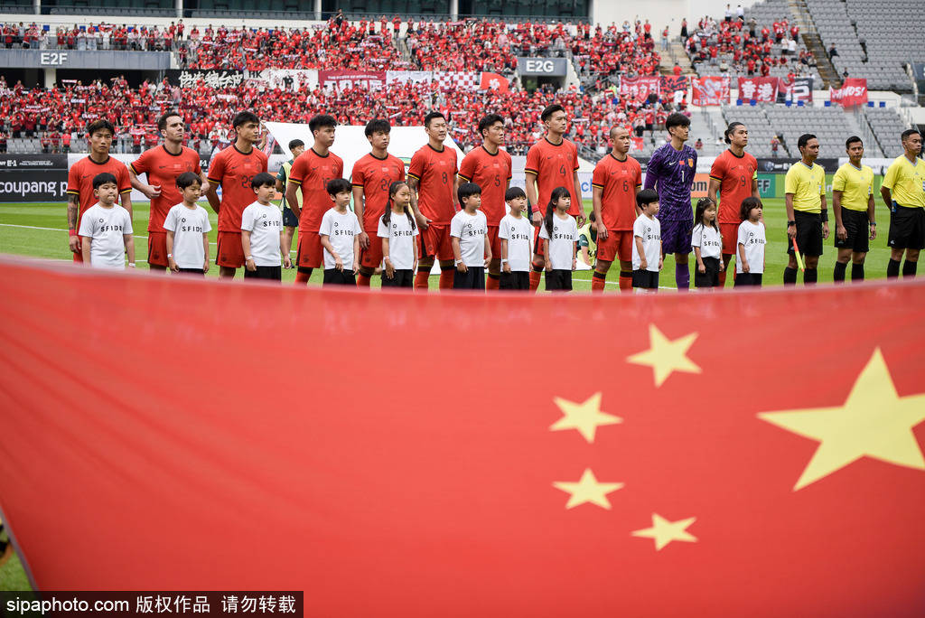 华体会登录入口-关于足球赛事引发球迷狂热，多场比赛结果令人瞩目的信息