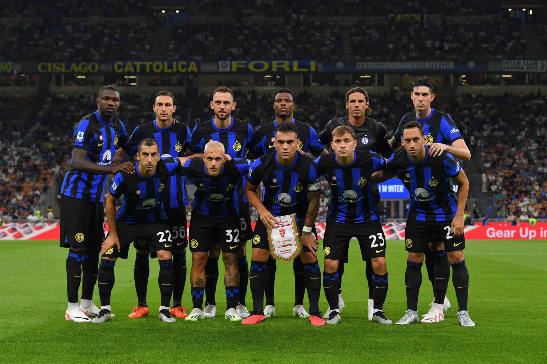 华体会亚洲官网-国际足球比赛中一方队伍大获全胜