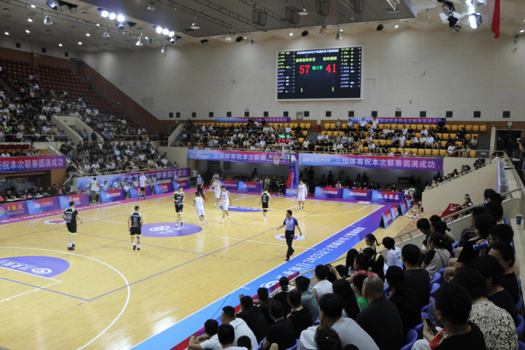 瑞恩队在客场比赛中表现抢眼，取得胜利