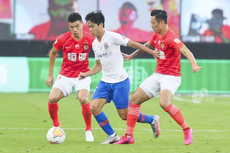 华体会官网-关于山东鲁能队大胜辽宁队，升至积分榜首位的信息