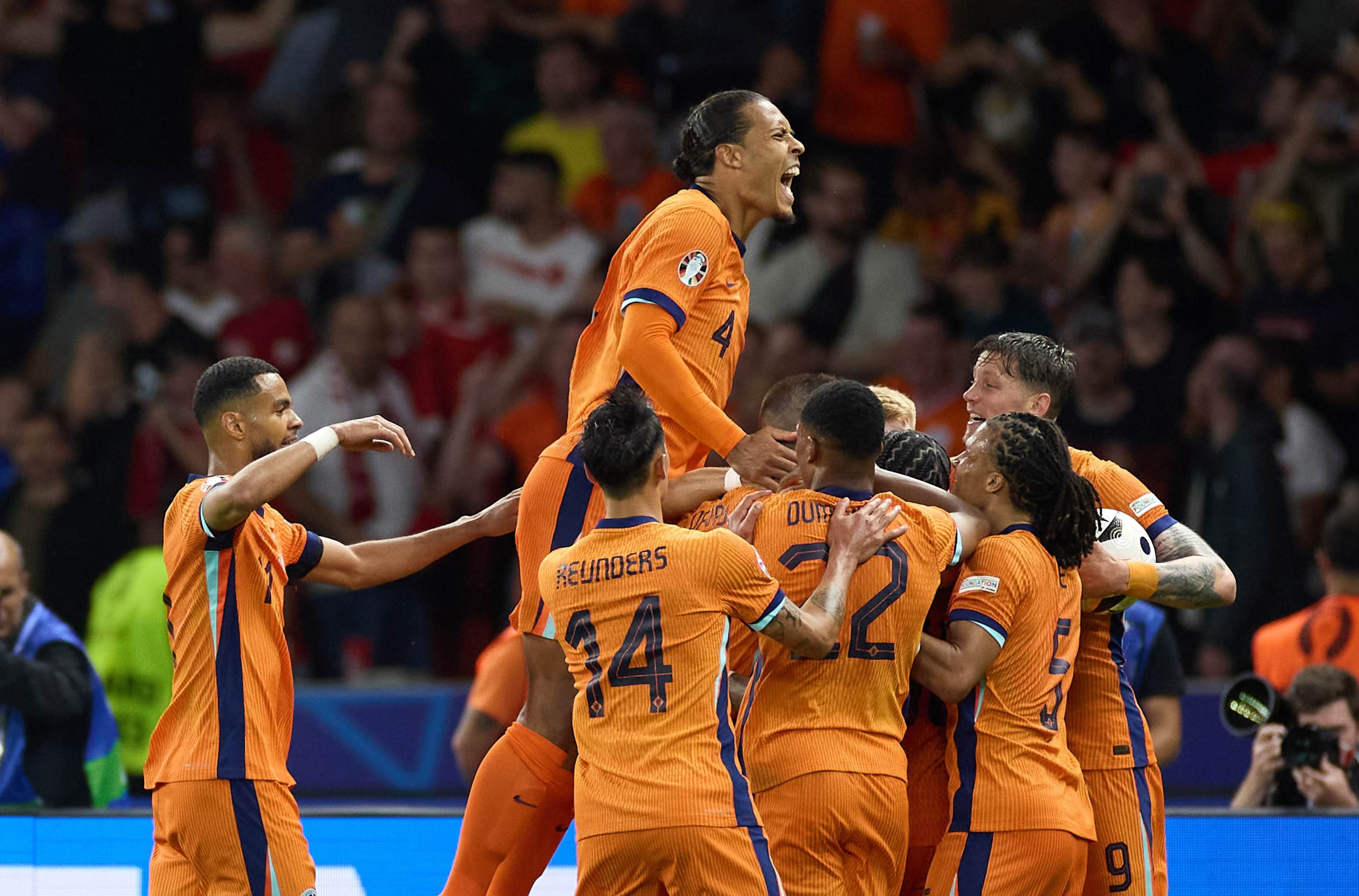 华体会链接-欧洲俱乐部足球比赛反响强烈，球迷热情高涨