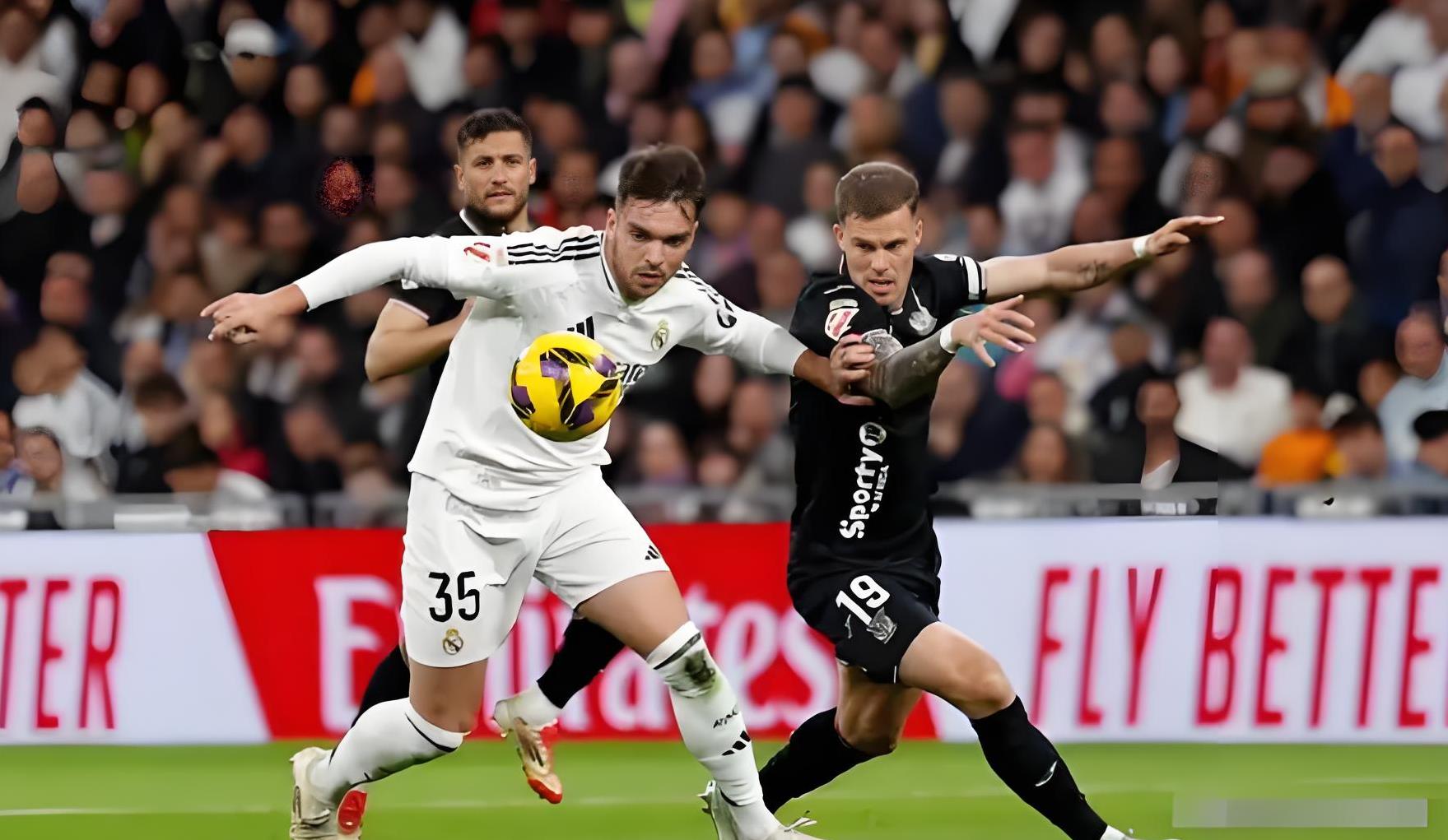 华体会平台-进攻全开，巴萨前锋全力进攻