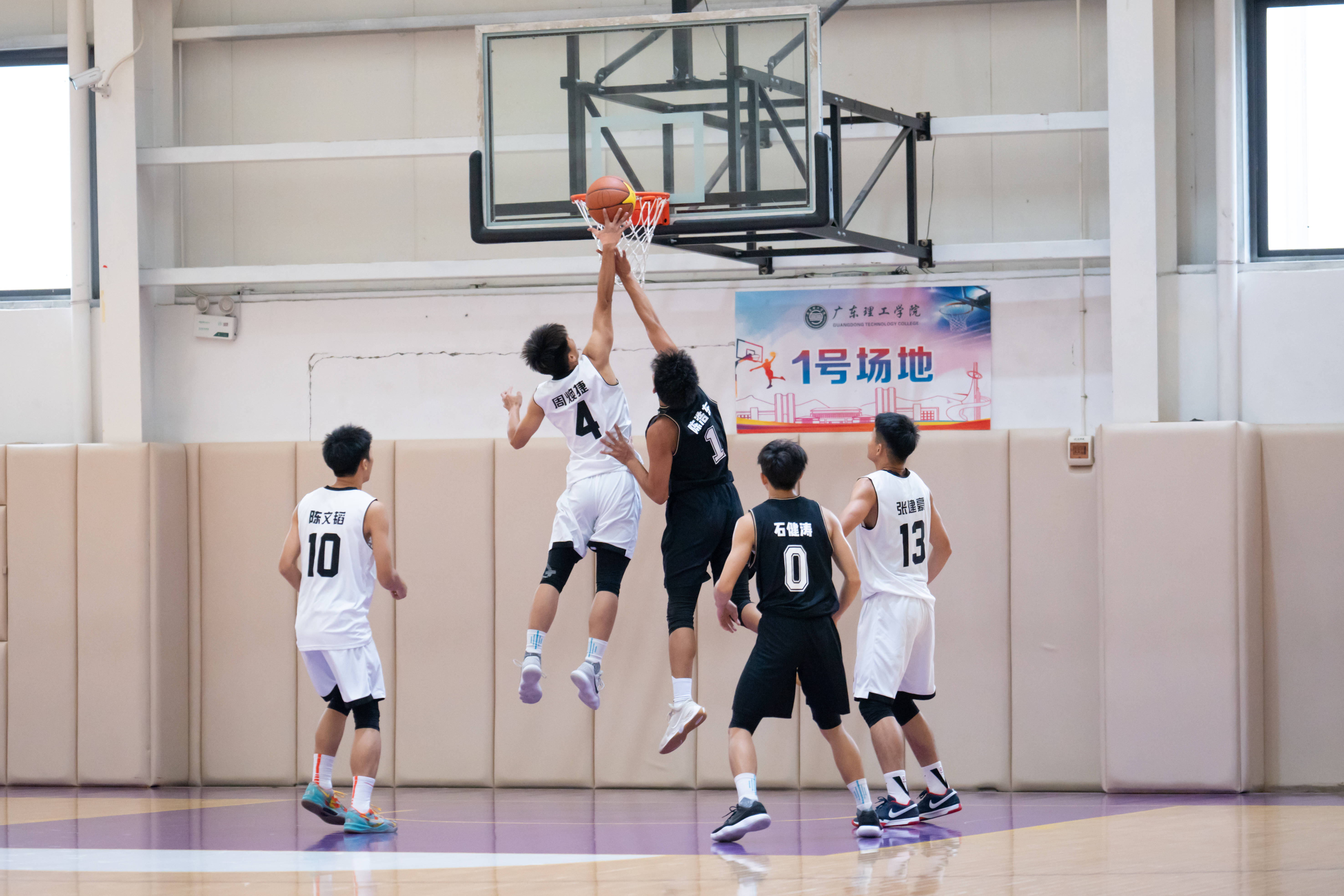 华体会投注-关于火热的篮球赛场,谁将夺得胜利?的信息