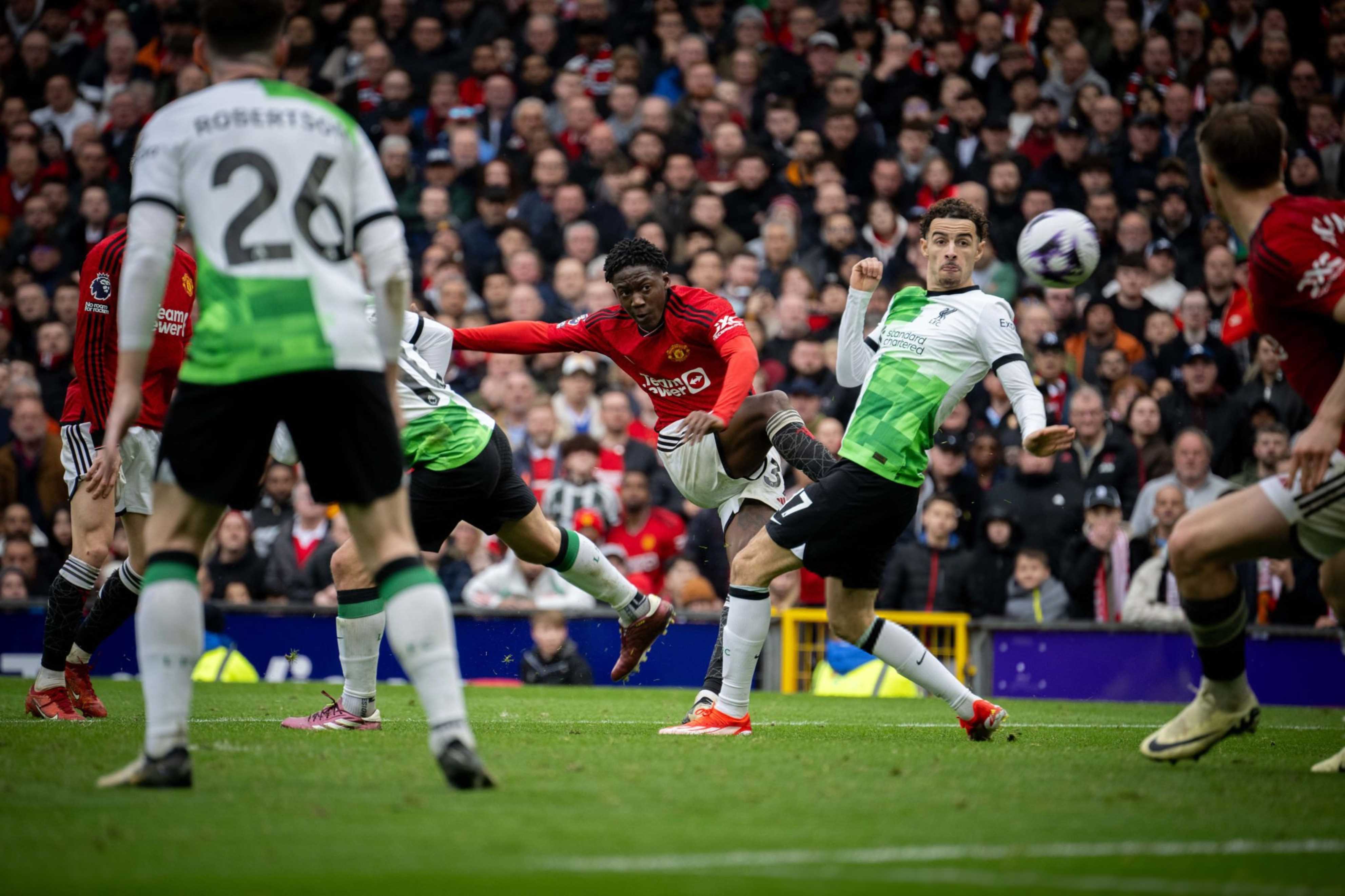 阿森纳客场取胜，赛后球员欢庆胜利