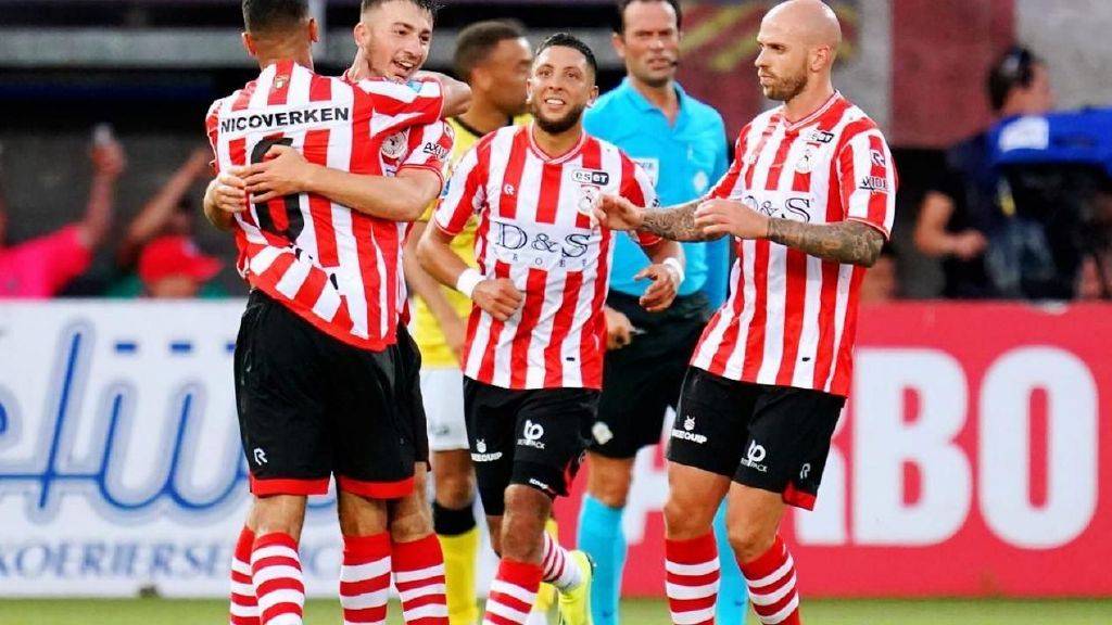 阿贾克斯力挽狂澜！荷甲球队盛况空前