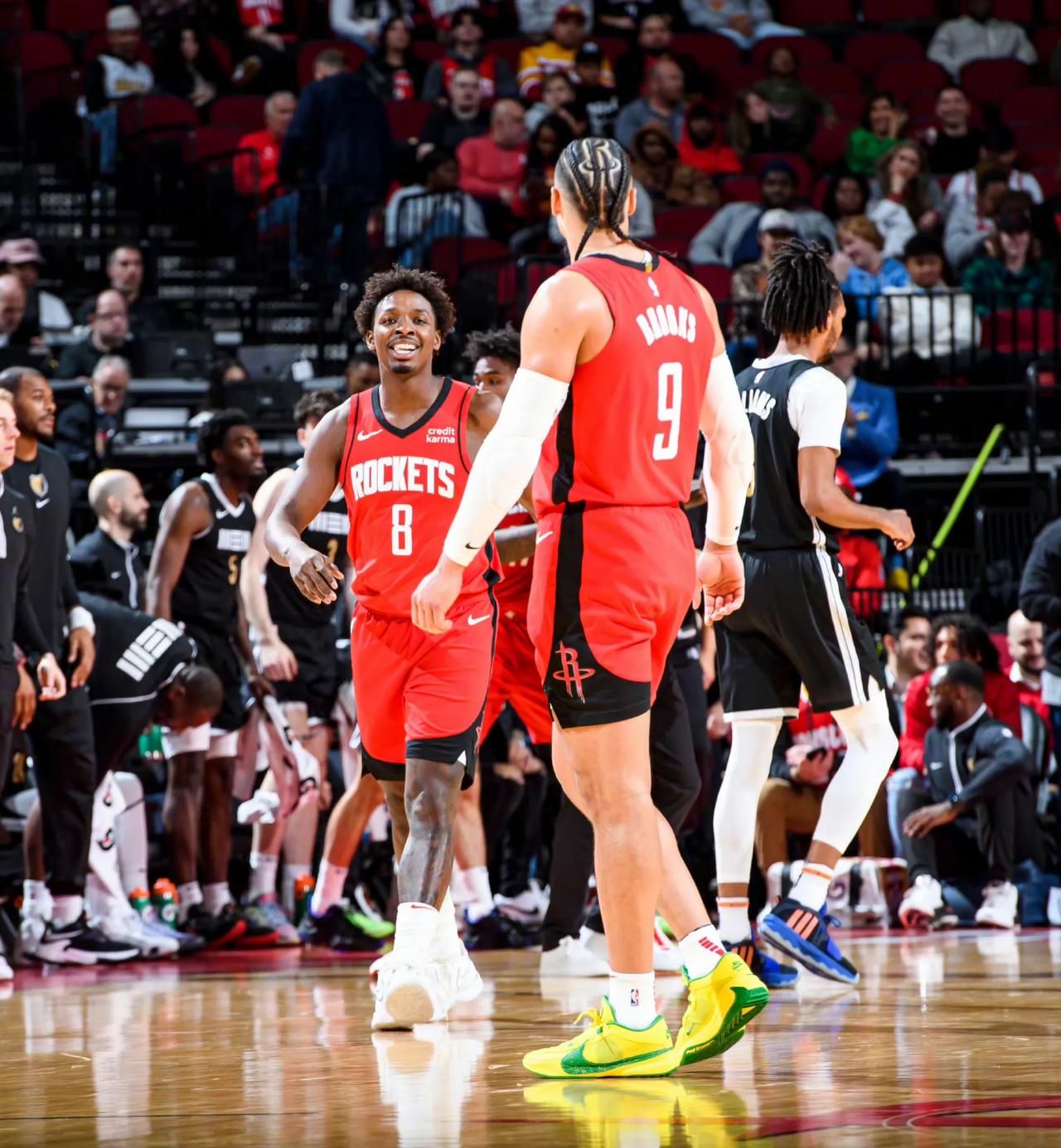 华体会官网登录网址-火箭锋线小将崭露头角，球队士气高涨冲刺季后赛