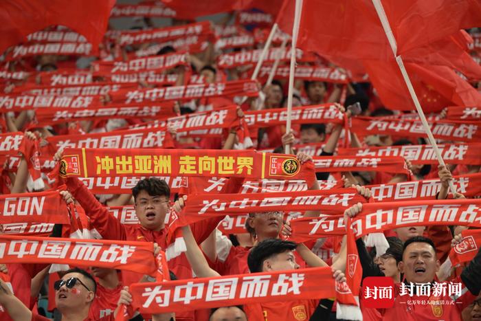 比赛激情澎湃，球迷热情高涨