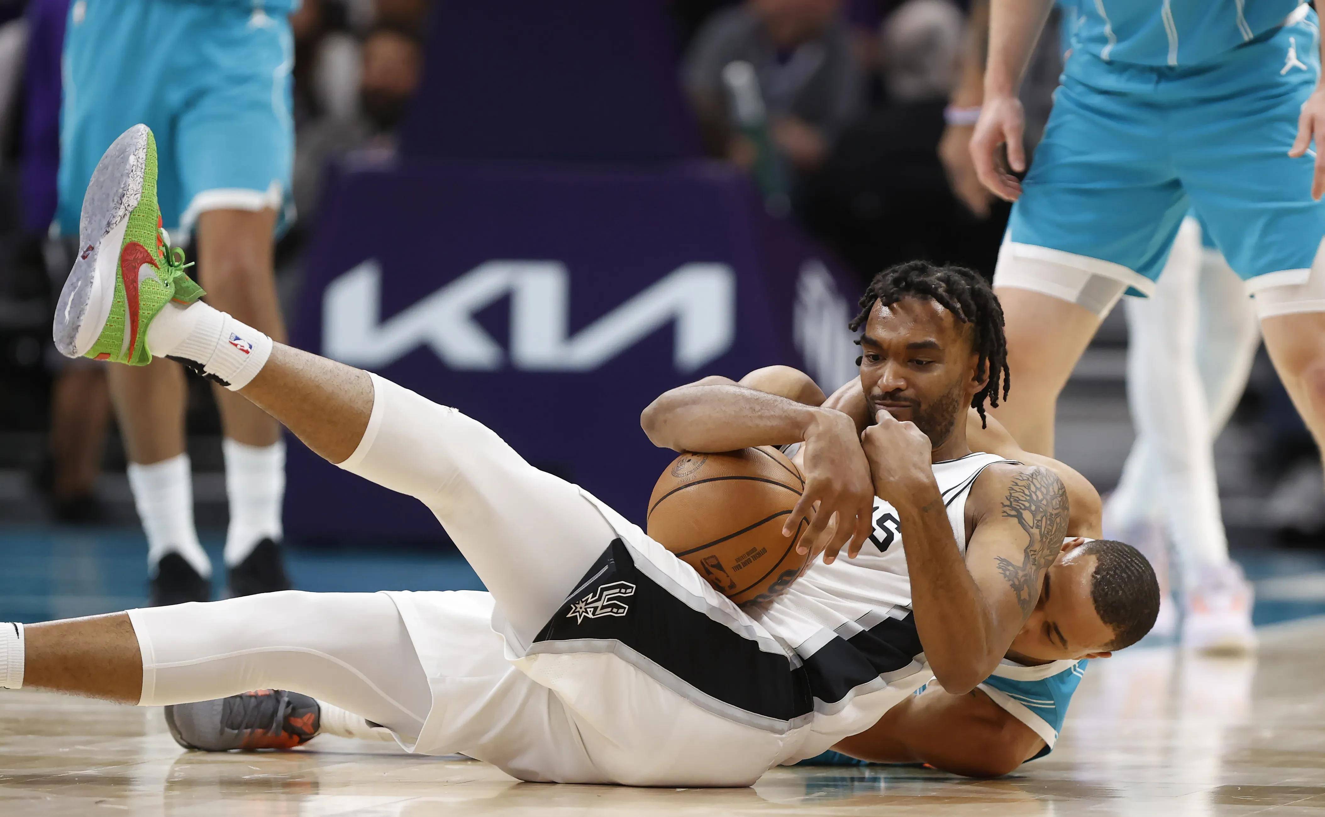 华体会直播-马赛苦吞连败，里昂集结连场逆袭的简单介绍