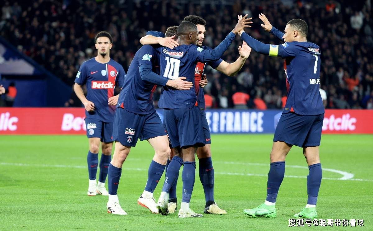 关于里昂在比赛中取得胜利，稳固联赛前四名位置的信息