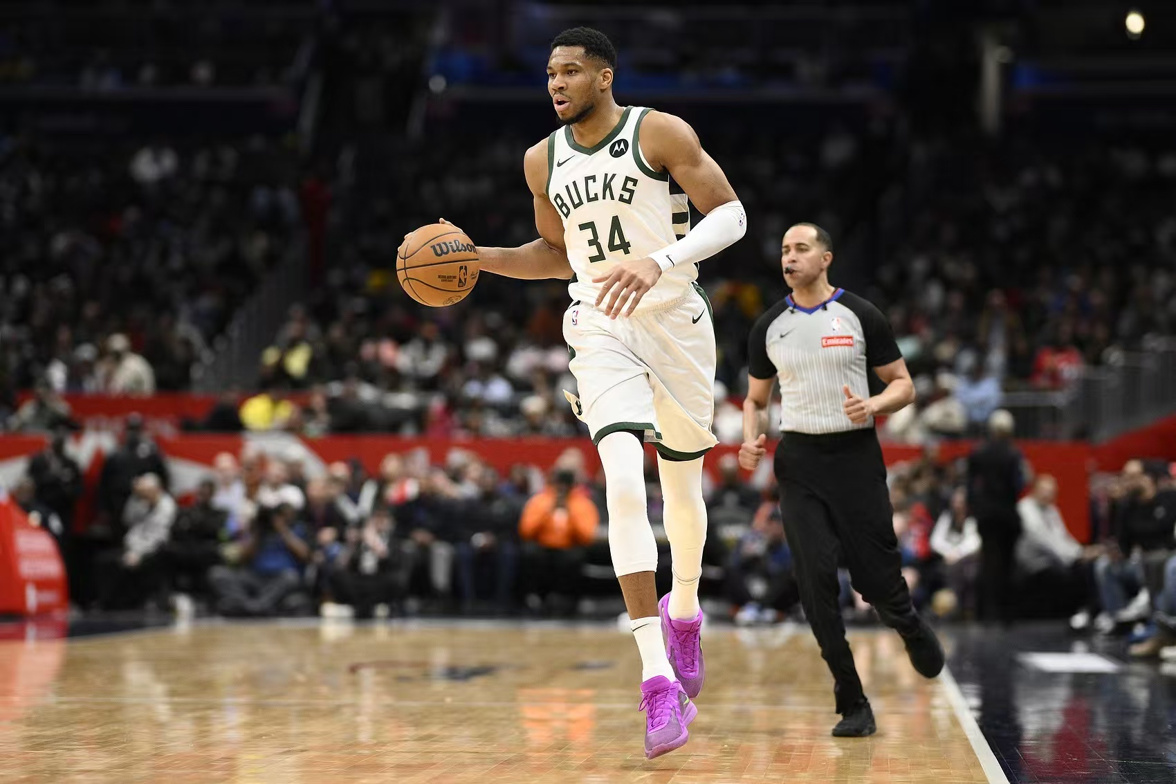 华体会电竞-湖人遭遇连败，雄鹿再度夺冠赛季的简单介绍