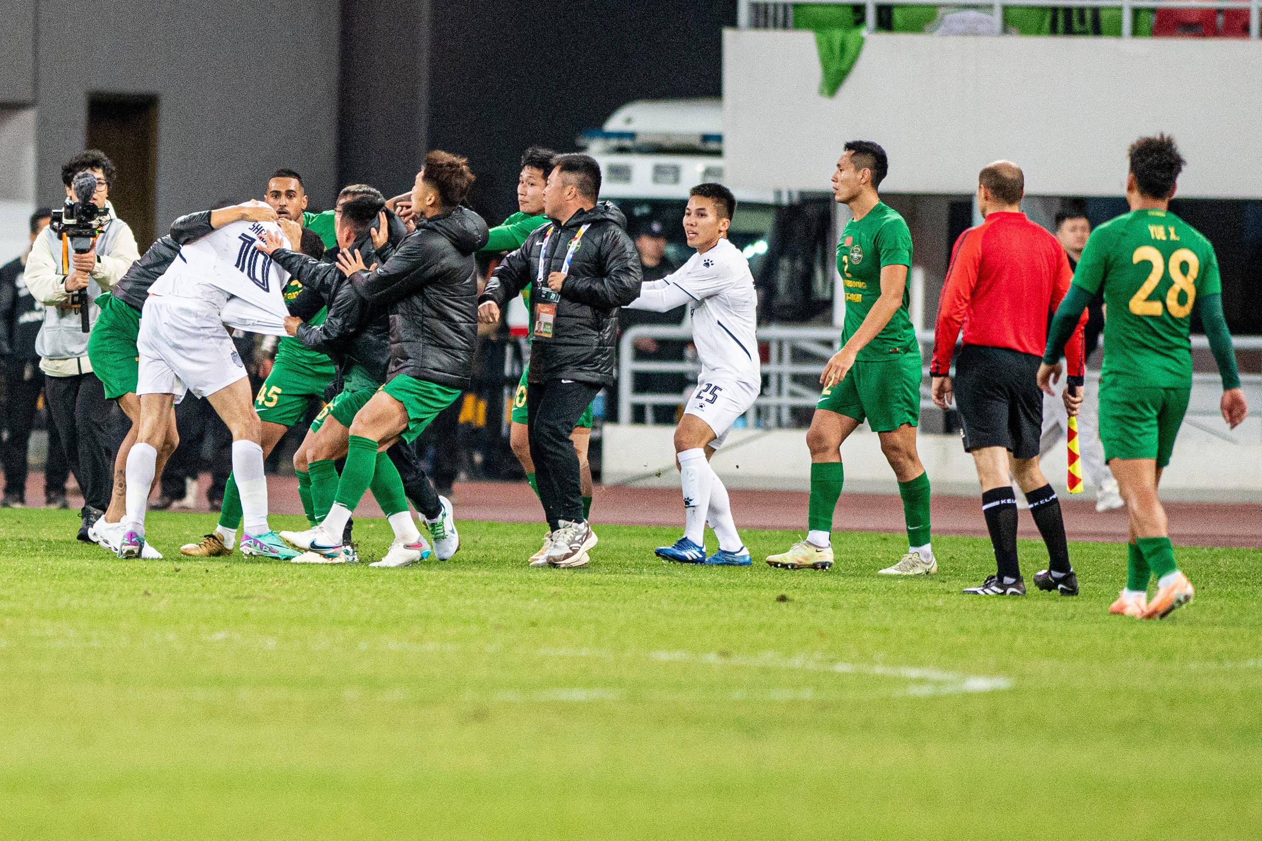 华体会地址-包含悉数阵容亮相：中超各大豪门球队备战下轮比赛的词条