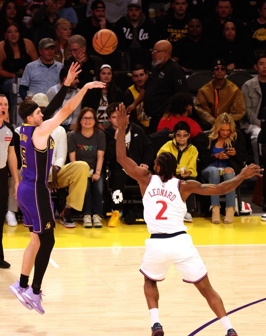 包含快船险胜魔术，洛杉矶豪取连胜的词条