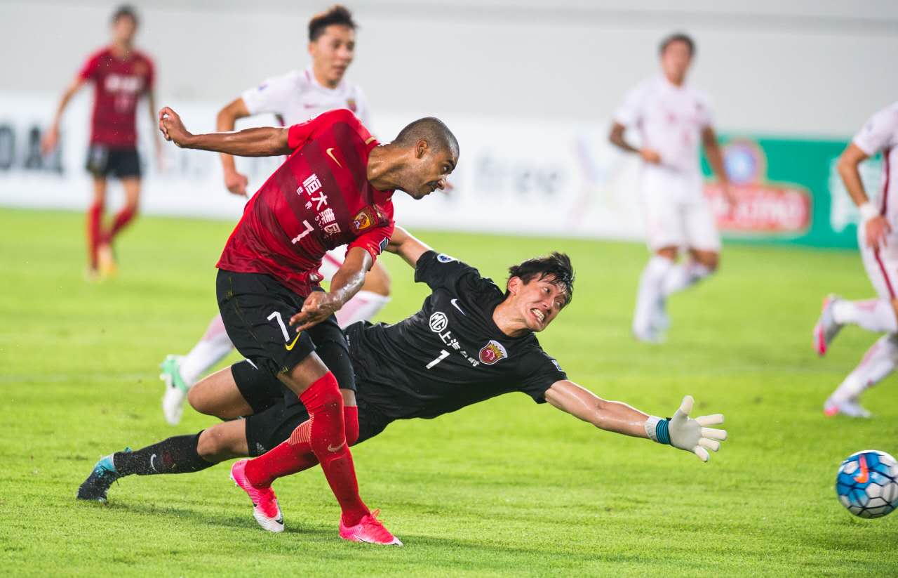 浩克助攻，上港击败恒大晋级亚冠半决赛的简单介绍